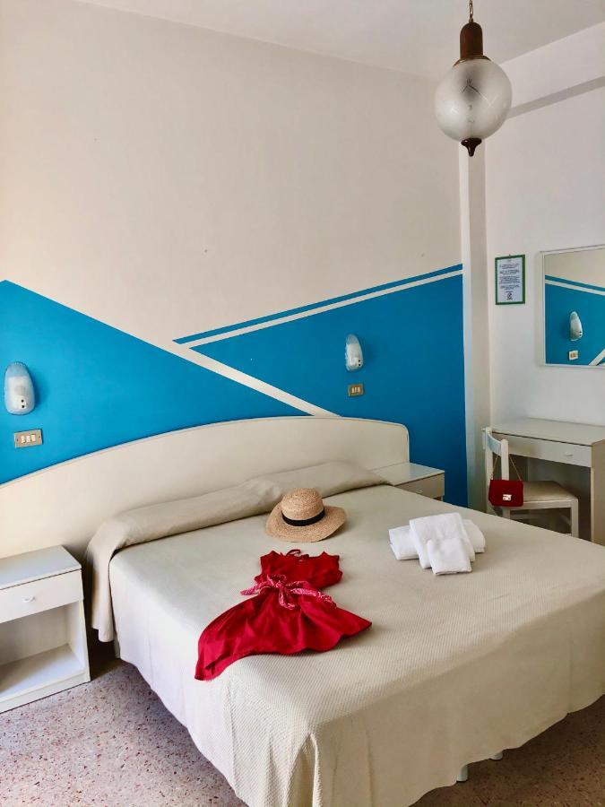Hotel Serafini Rimini Bagian luar foto
