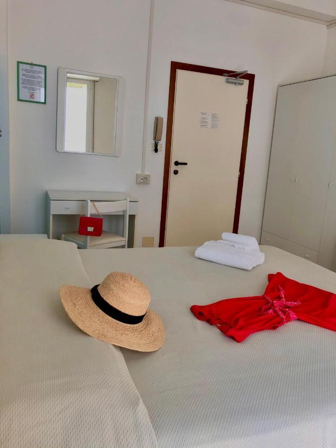 Hotel Serafini Rimini Bagian luar foto