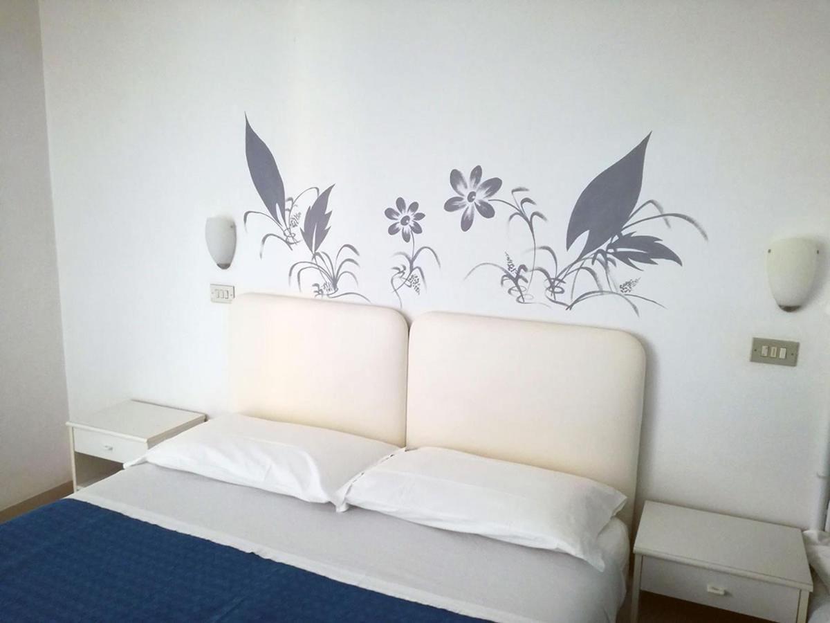 Hotel Serafini Rimini Bagian luar foto