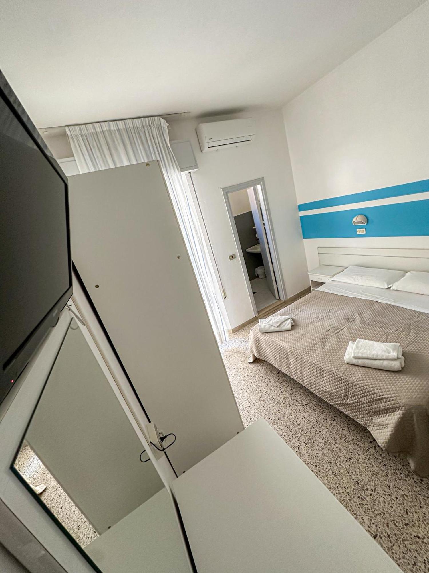Hotel Serafini Rimini Bagian luar foto